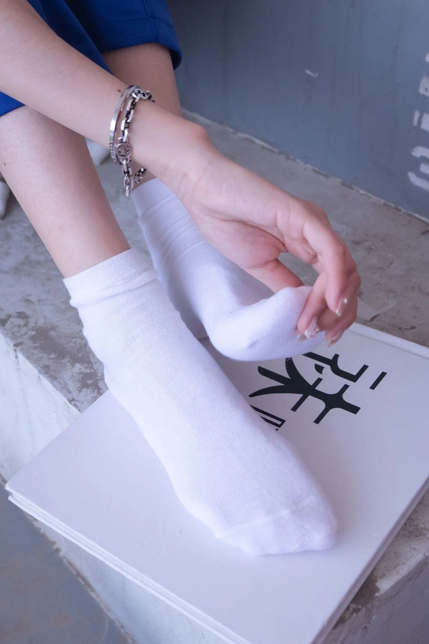 [BoBoSocks袜啵啵]NO.002 稚予-校服、贝壳头、白棉袜、裸足 [139P]插图3